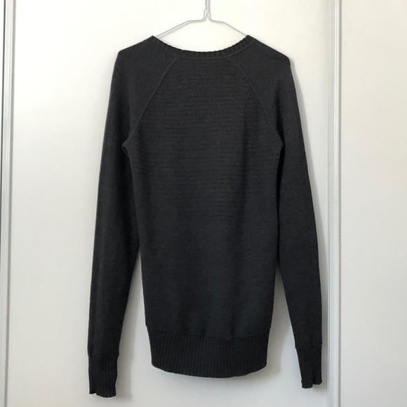 Lululemon Charcoal Gray Long Sleeve Sweater. - Picture 4 of 6
